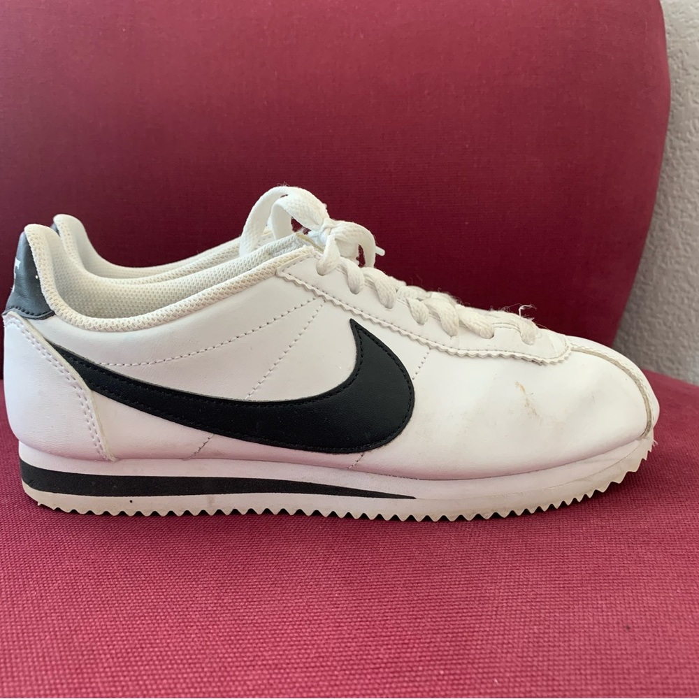 Nike sneakers size 7.5